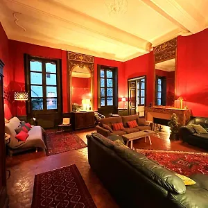 Palais Des Papes: Historic Mansion With Free Nearby Parking Apartment Avignon